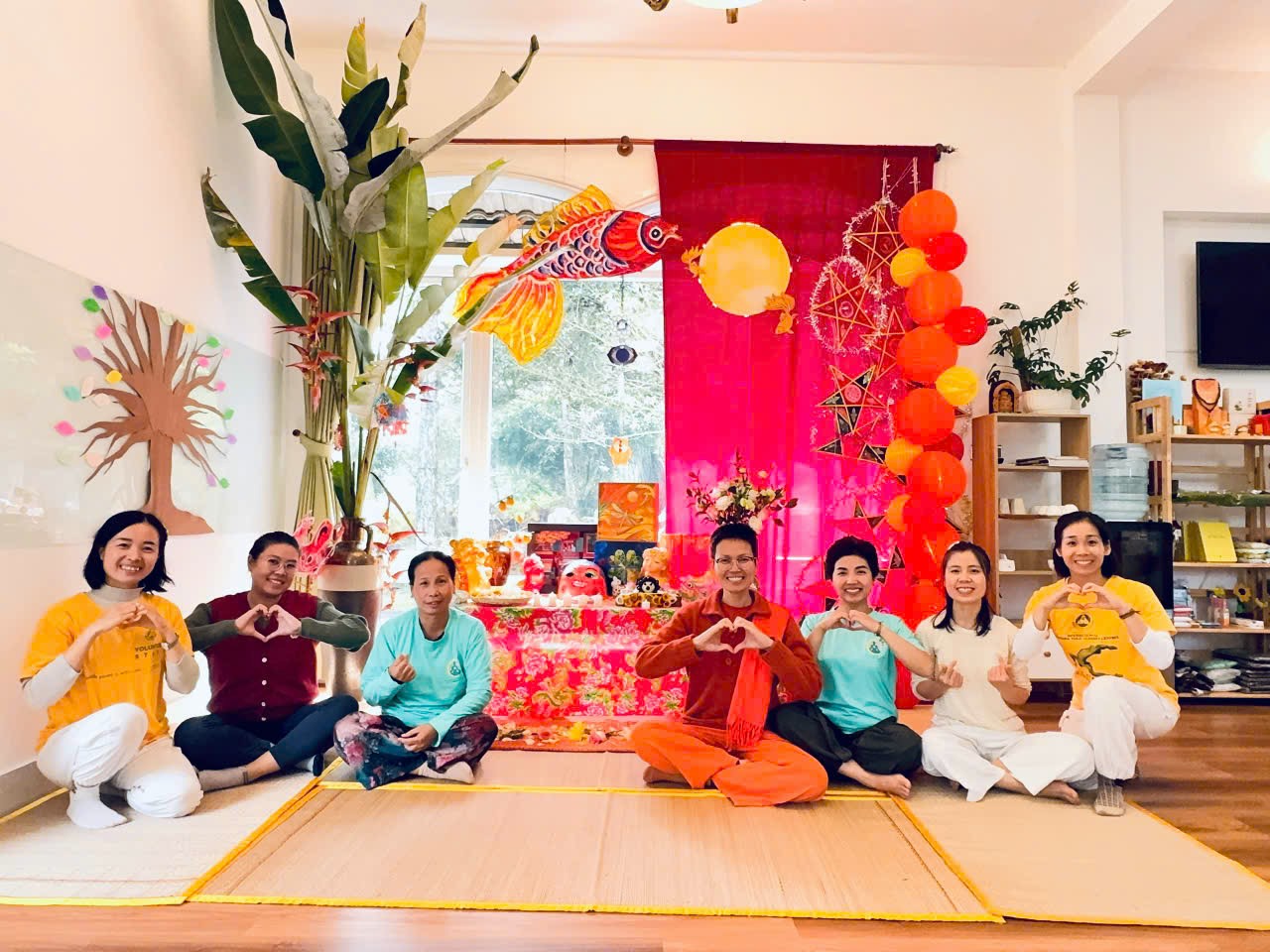 Cộng đồng người Yogi cùng nhau trong không gian ấm áp của Nhà Sức Khỏe